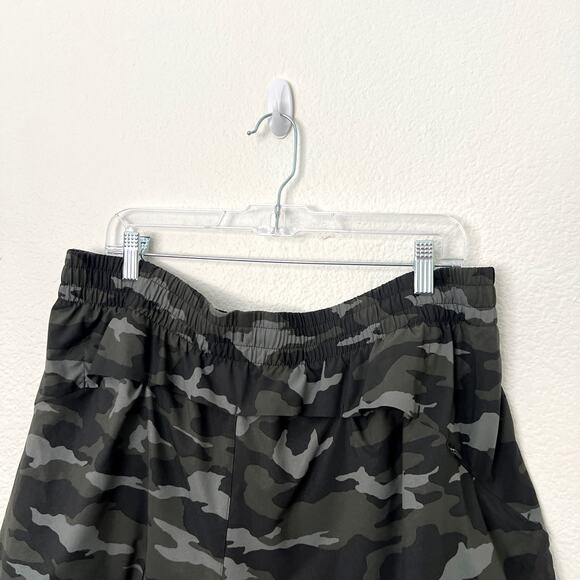 [Athleta] Printed Mesh Racer Run Short 4" Camo Print Workout Camouflage Size XL - Picture 7 of 12